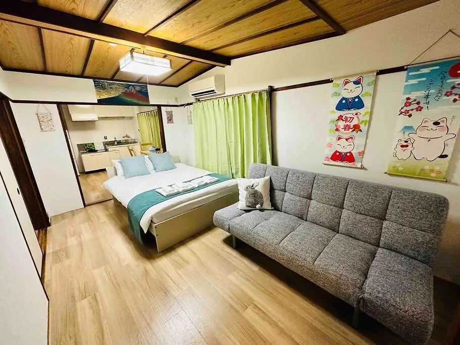 205Gblhouse,黒門市場がすぐ目の前,徒歩30秒,大阪人気の観光エリアへ徒歩圏内道頓堀徒歩7分,南海難波駅徒歩6分